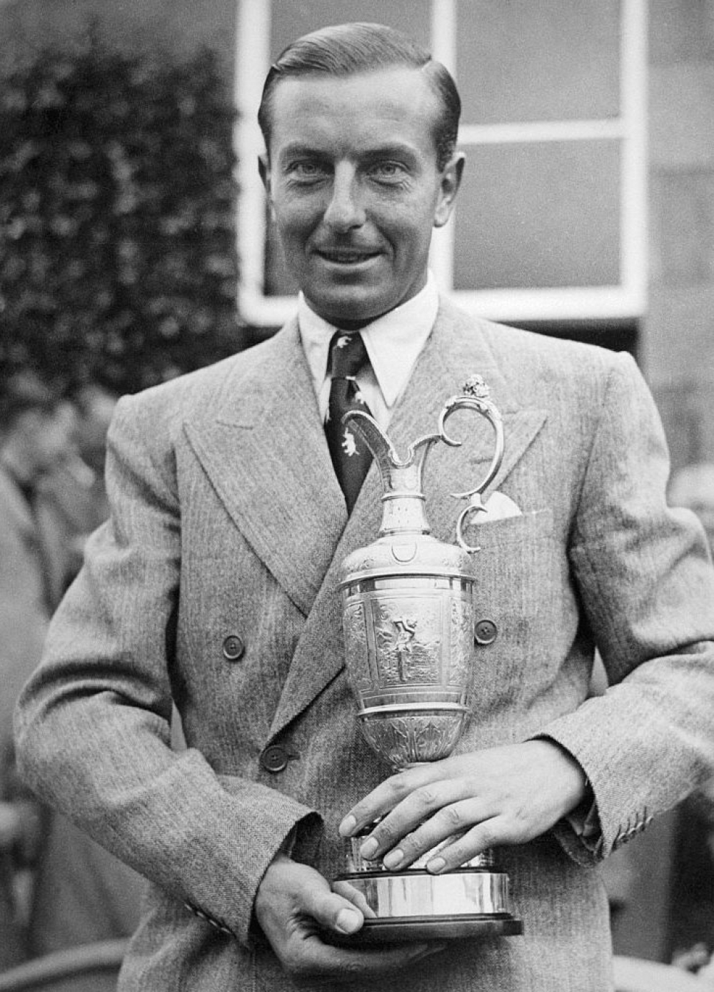 Henry Cotton at Carnoustie in 1937