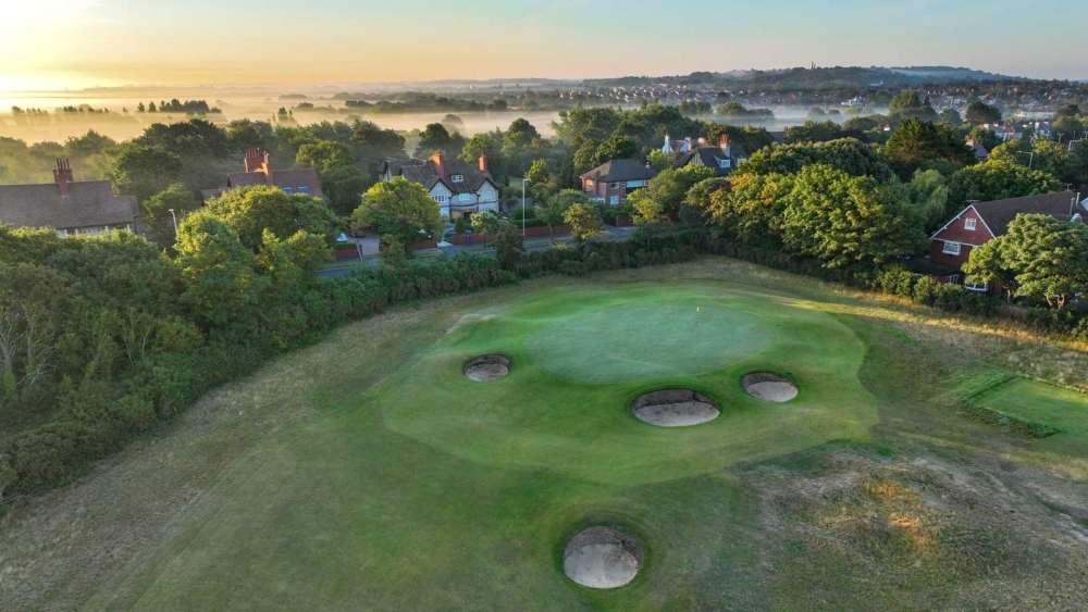 Played to the only green which remains from the original course layout, the ‘Road’ hole at first glance looks benign, but three bunkers at drive length will swallow any wayward tee shots. A drive positioned close to the left hand side of the fairway will offer you the best angle of approach to a well protected green which falls away from front to back.