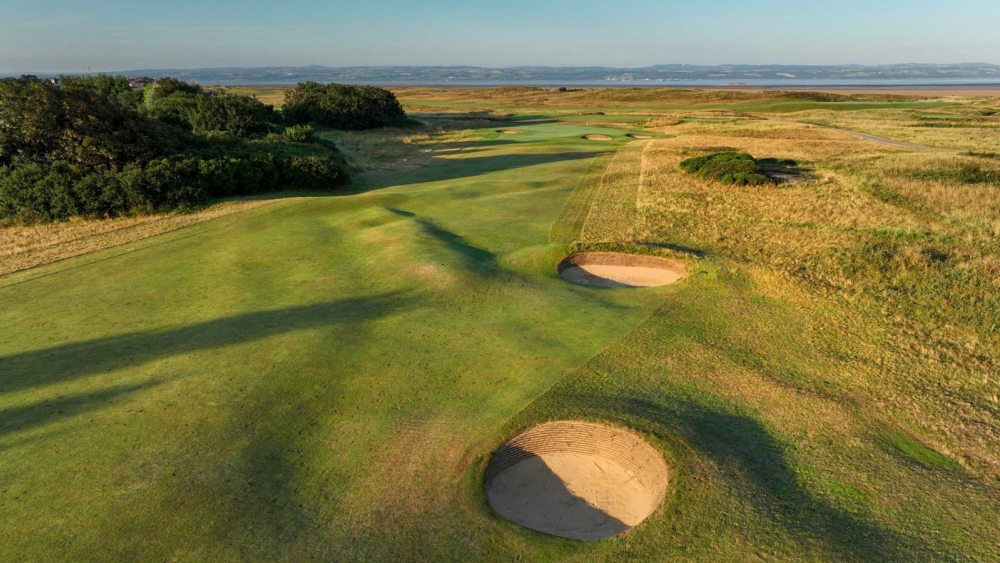The first occasion you play at Hoylake you could be forgiven for wondering where to drive, as you are faced with an out of bounds right in front of you. So just take an easy swing and place one to the right in the wide part of the fairway. Now all that’s left is a middle iron to the green.