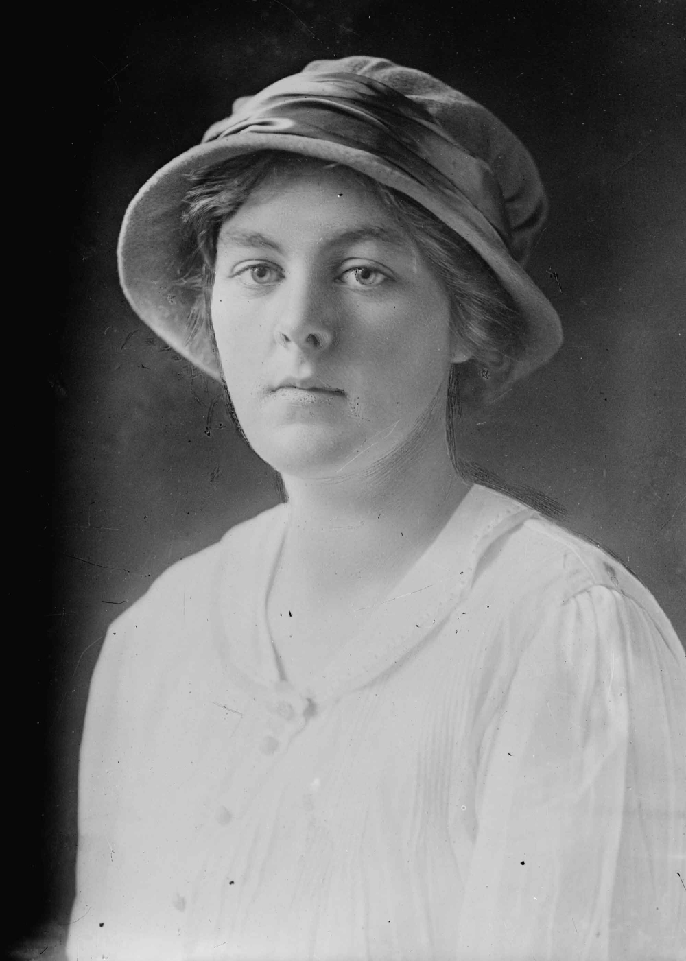 Gladys Temple Dobell (nee Ravenscroft) in 1913 - Image: the George Grantham Bain Collection.